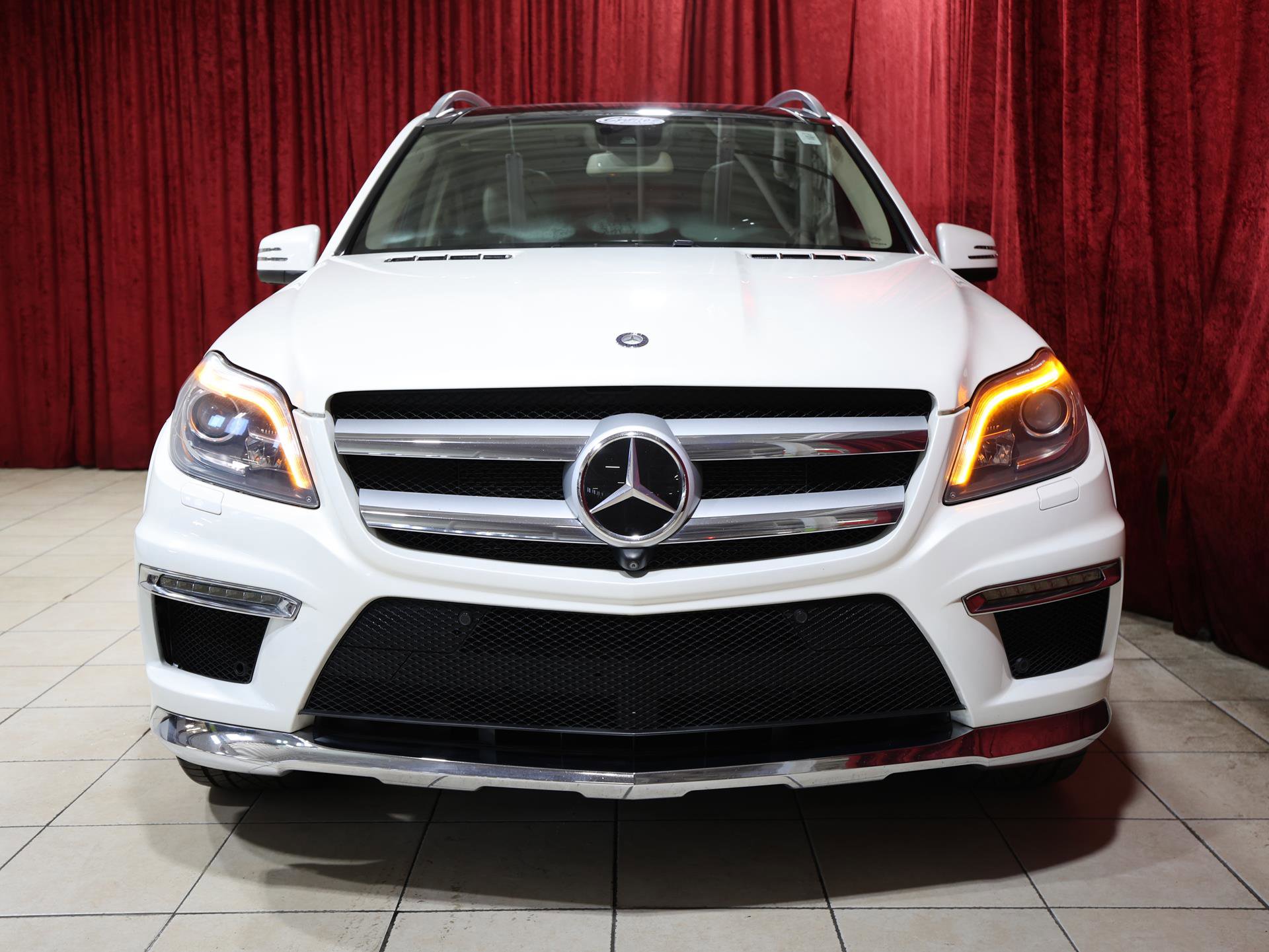 Used 2015 Mercedes-Benz GL 550 4MATIC w/ Driver Assistance Package image 9