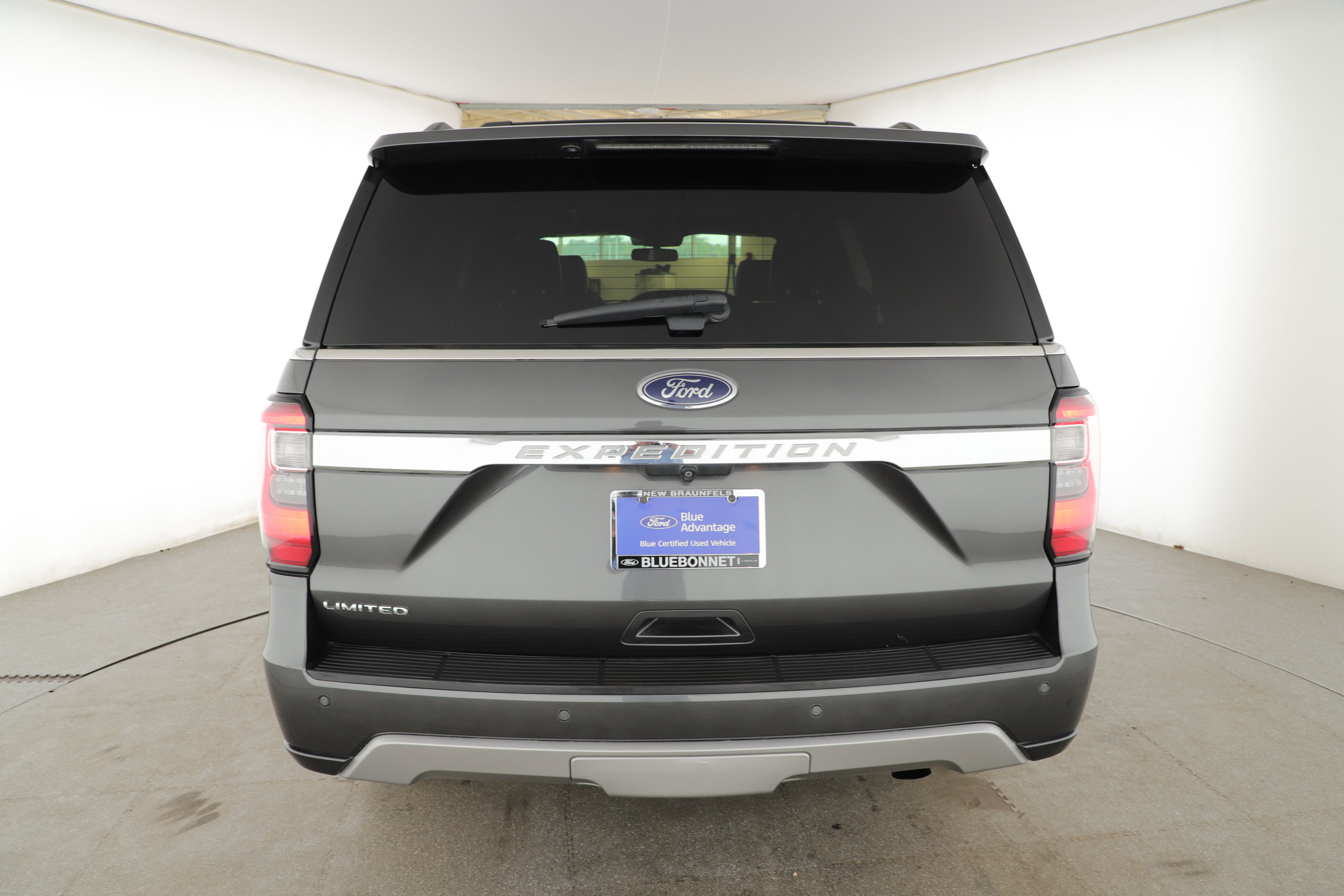 Used 2018 Ford Expedition Limited w/ Equipment Group 302A AWD/4WD image 4