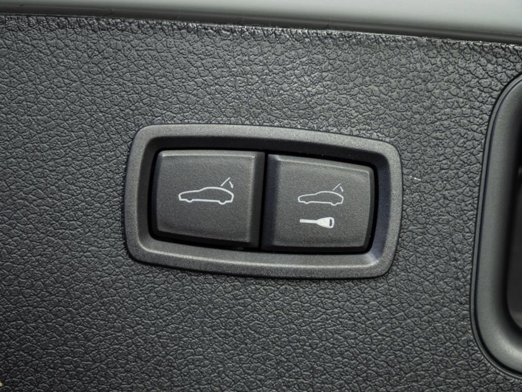 New 2026 Porsche Macan image 32