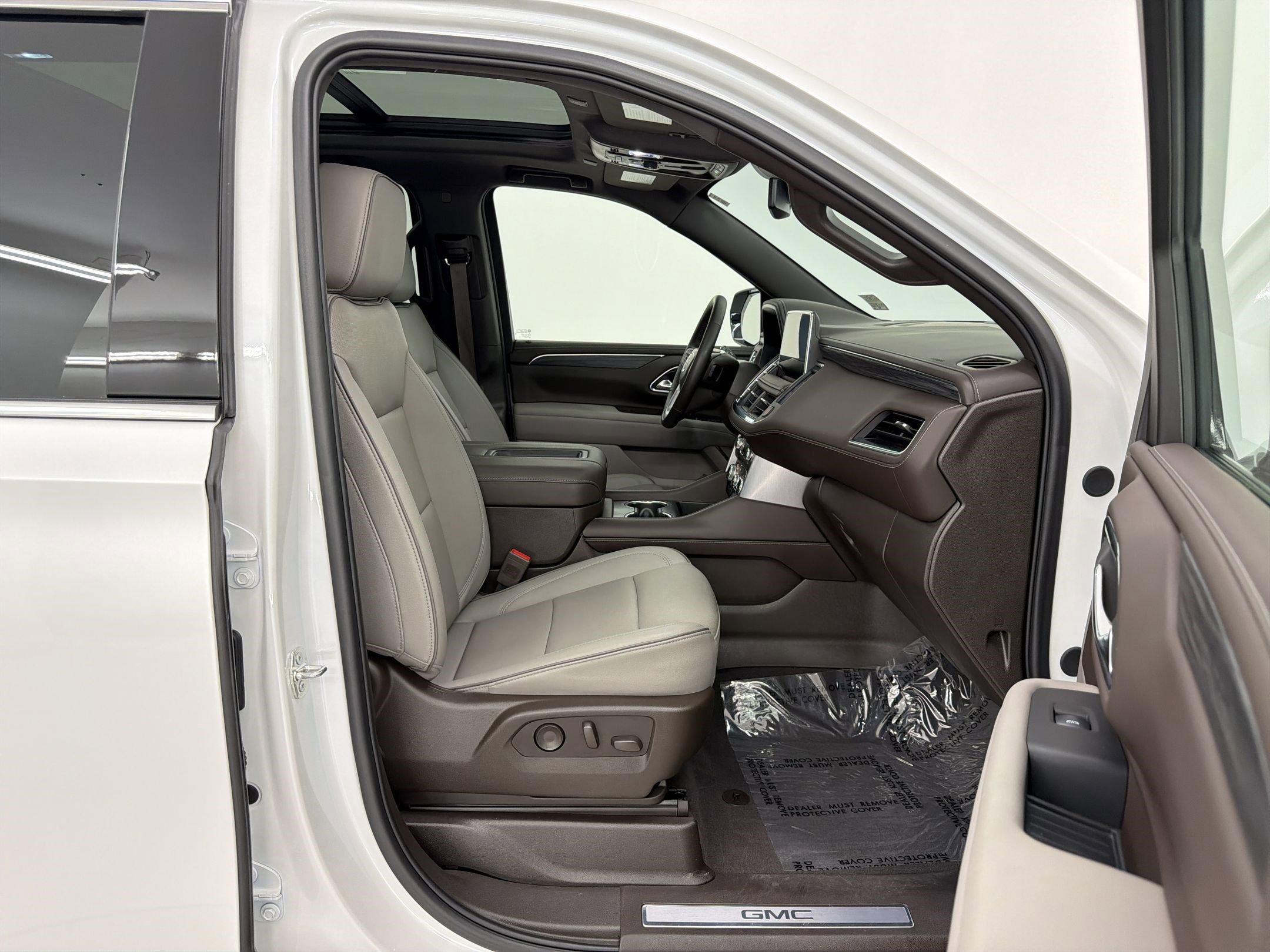 Used 2024 GMC Yukon XL SLT w/ SLT Premium Package AWD/4WD image 30