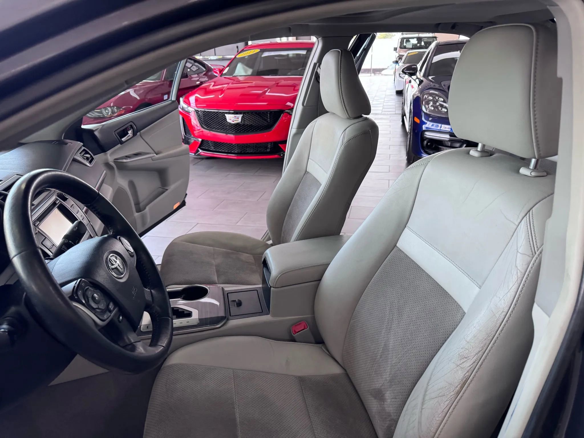 Used 2014 Toyota Camry XLE image 10