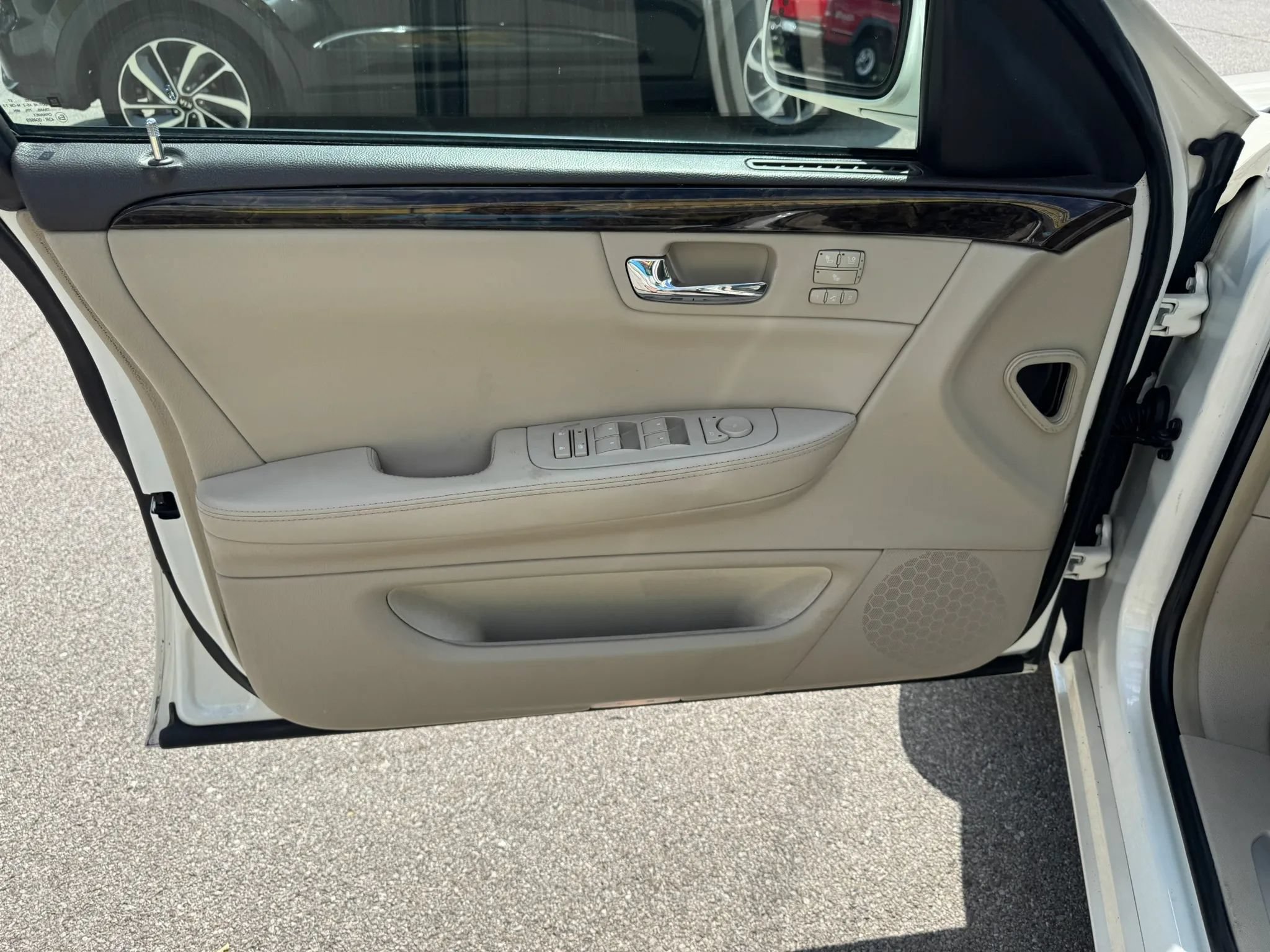 Used 2008 Cadillac DTS FWD image 14