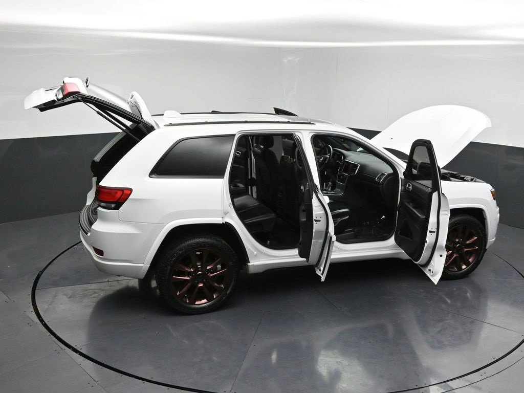 Used 2018 Jeep Grand Cherokee Altitude image 32