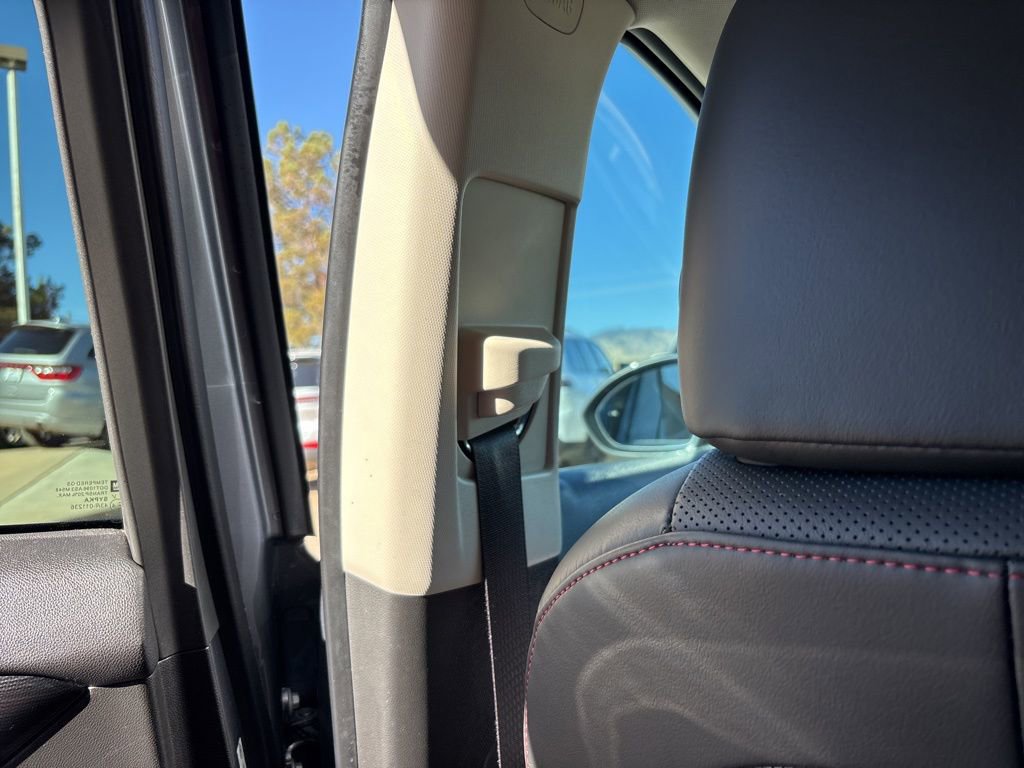 Used 2022 Buick Envision Essence w/ Technology Package I image 41