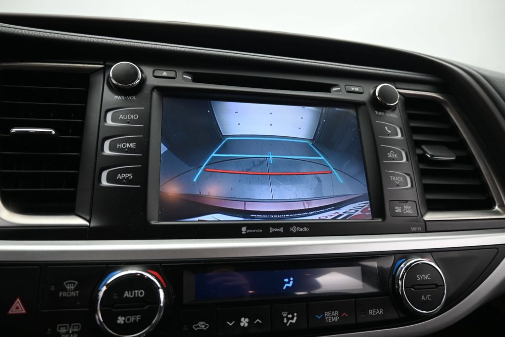 Used 2018 Toyota Highlander XLE AWD/4WD image 18