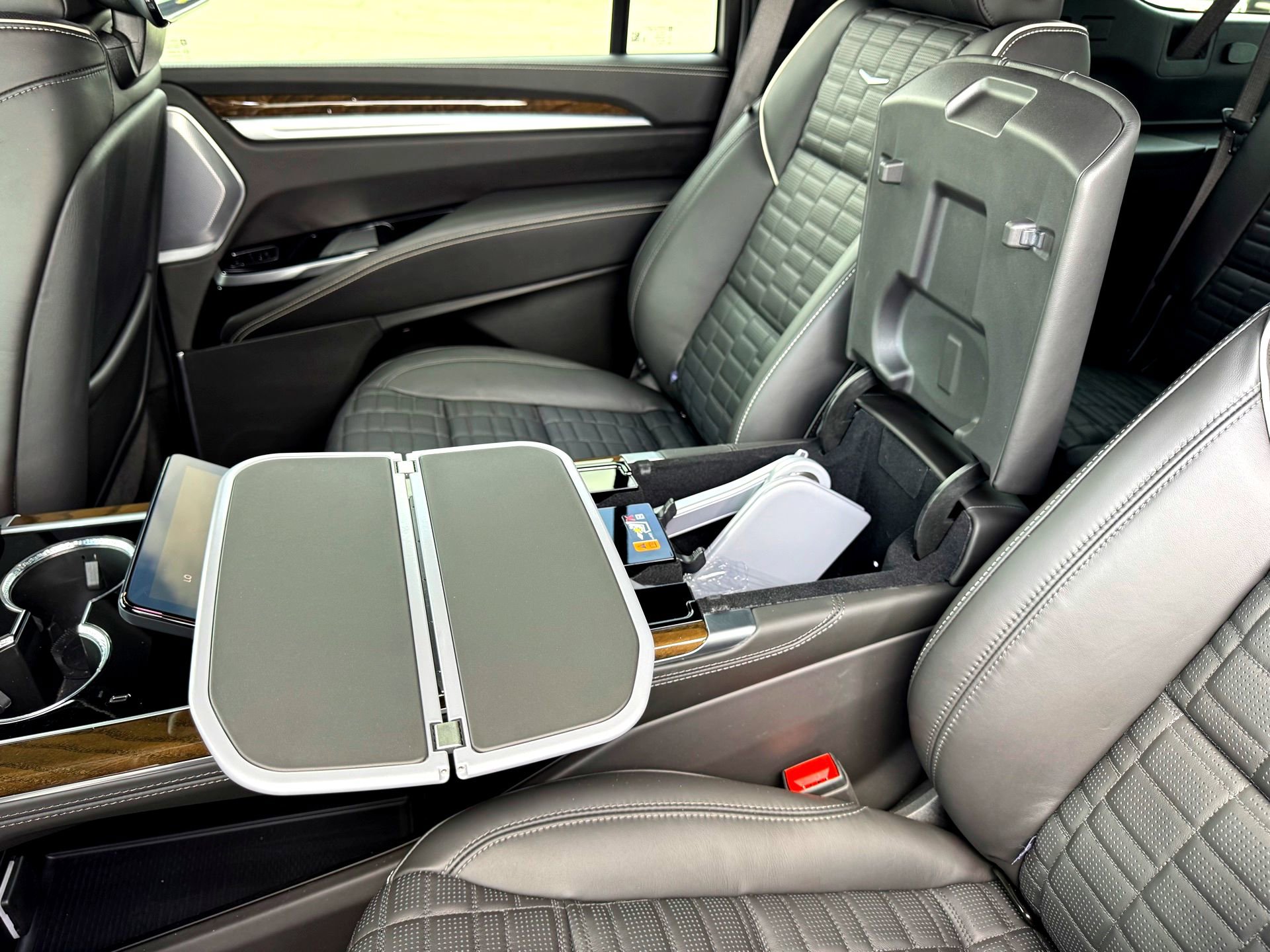 Used 2025 Cadillac Escalade ESV Sport Platinum image 27