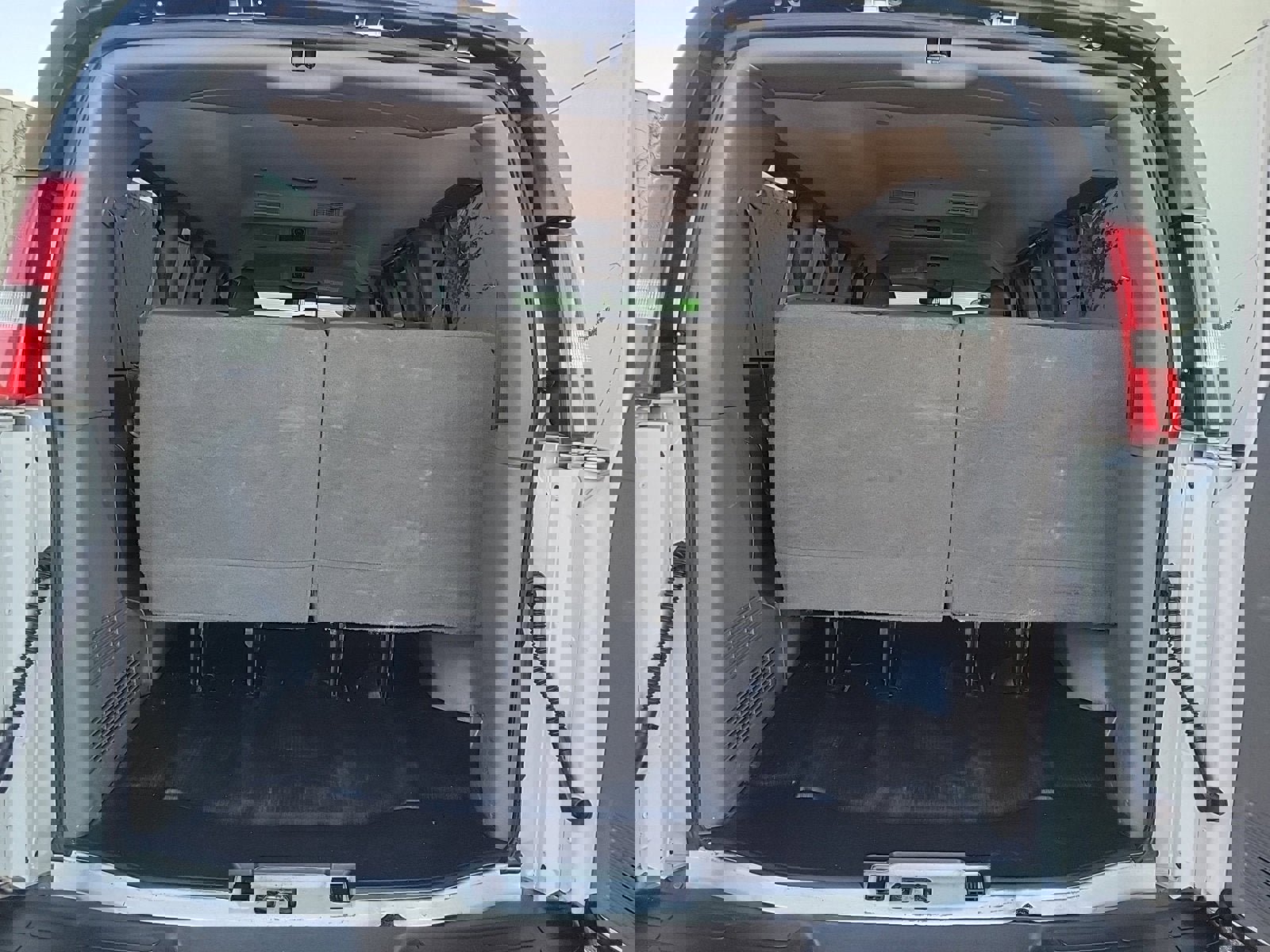 Used 2022 GMC Savana 3500 LS w/ Chrome Appearance Package image 19