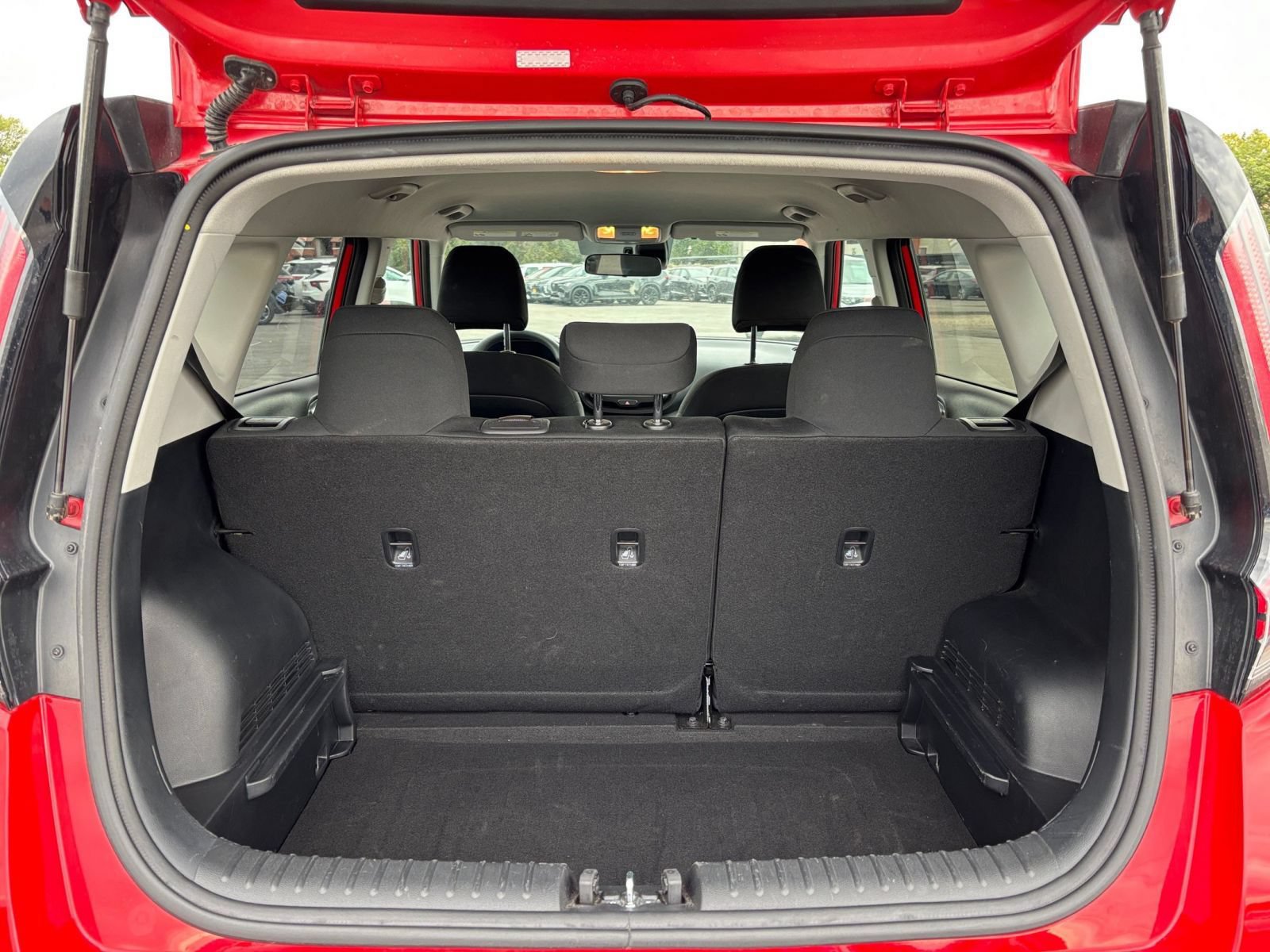 Used 2025 Kia Soul LX w/ LX Technology Package FWD image 28