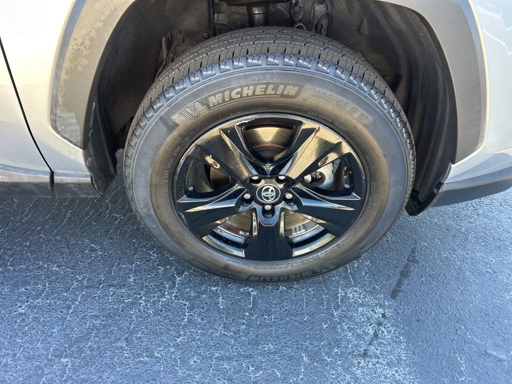 Used 2020 Toyota RAV4 XLE image 23