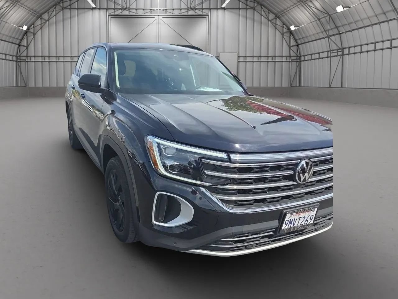 Used 2024 Volkswagen Atlas SE w/ Panoramic Sunroof Package FWD image 3