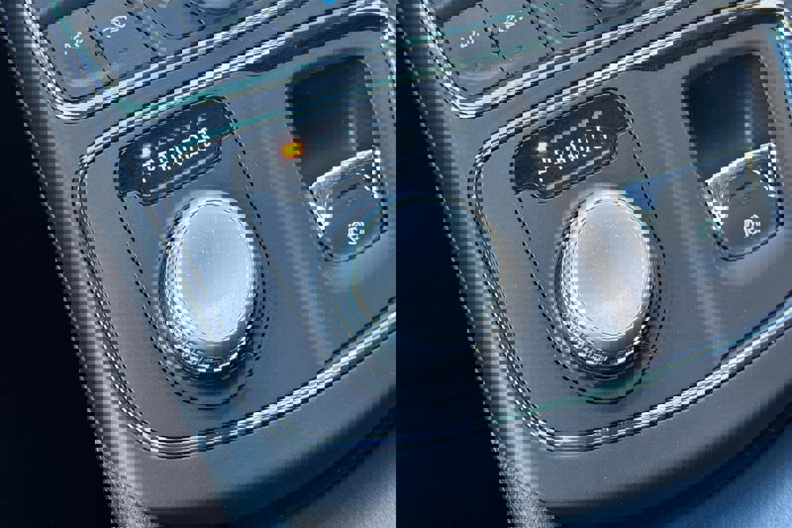 Used 2015 Chrysler 200 S w/ Navigation & Sound Group I image 22