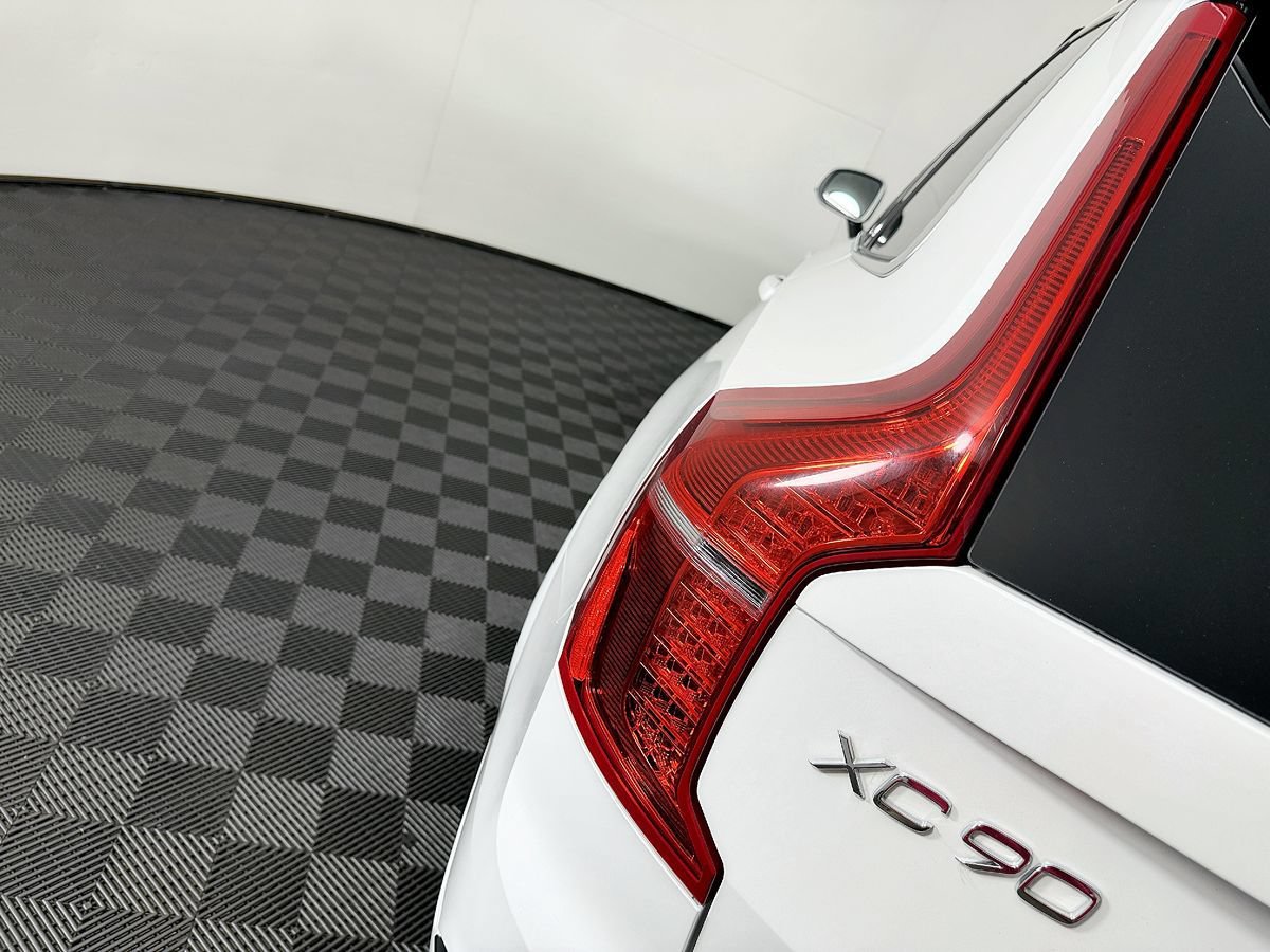 Used 2016 Volvo XC90 T8 R-Design w/ Vision Package AWD/4WD image 12