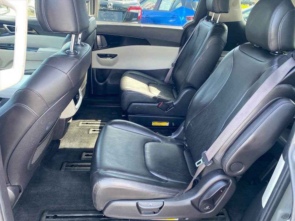 Certified 2022 Kia Carnival EX FWD image 24