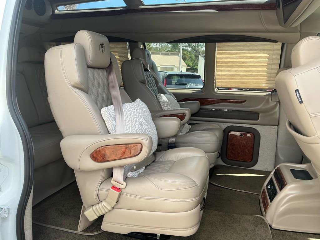 Used 2022 Chevrolet Express 2500 w/ Enhanced Convenience Package image 17