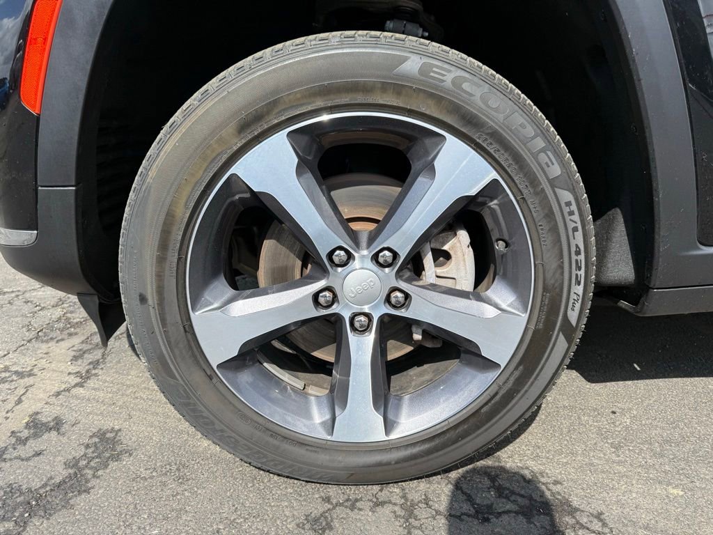 Used 2023 Jeep Grand Cherokee L Limited AWD/4WD image 9
