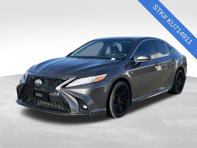 Used 2019 Toyota Camry XSE image 3