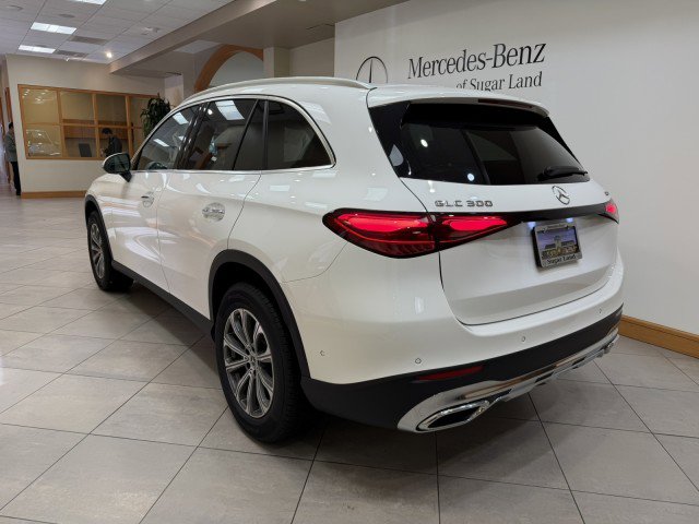 Used 2024 Mercedes-Benz GLC 300 4MATIC image 3