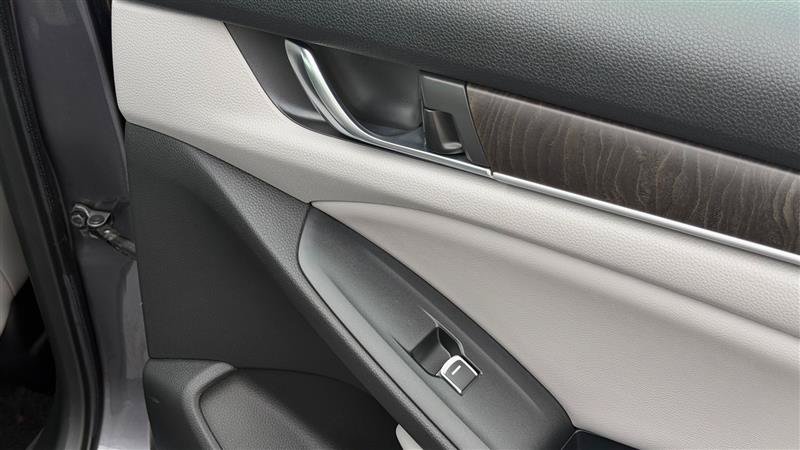 Used 2018 Honda Accord EX-L image 39