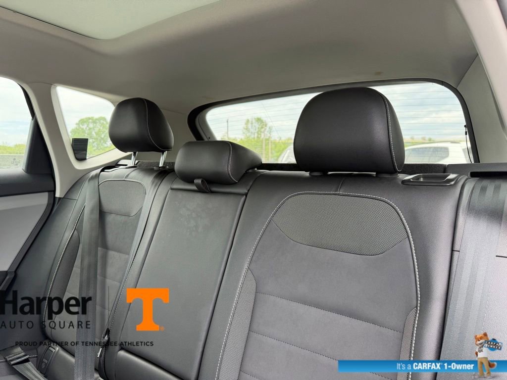 Used 2023 Volkswagen Taos SE w/ Panoramic Sunroof Package image 9