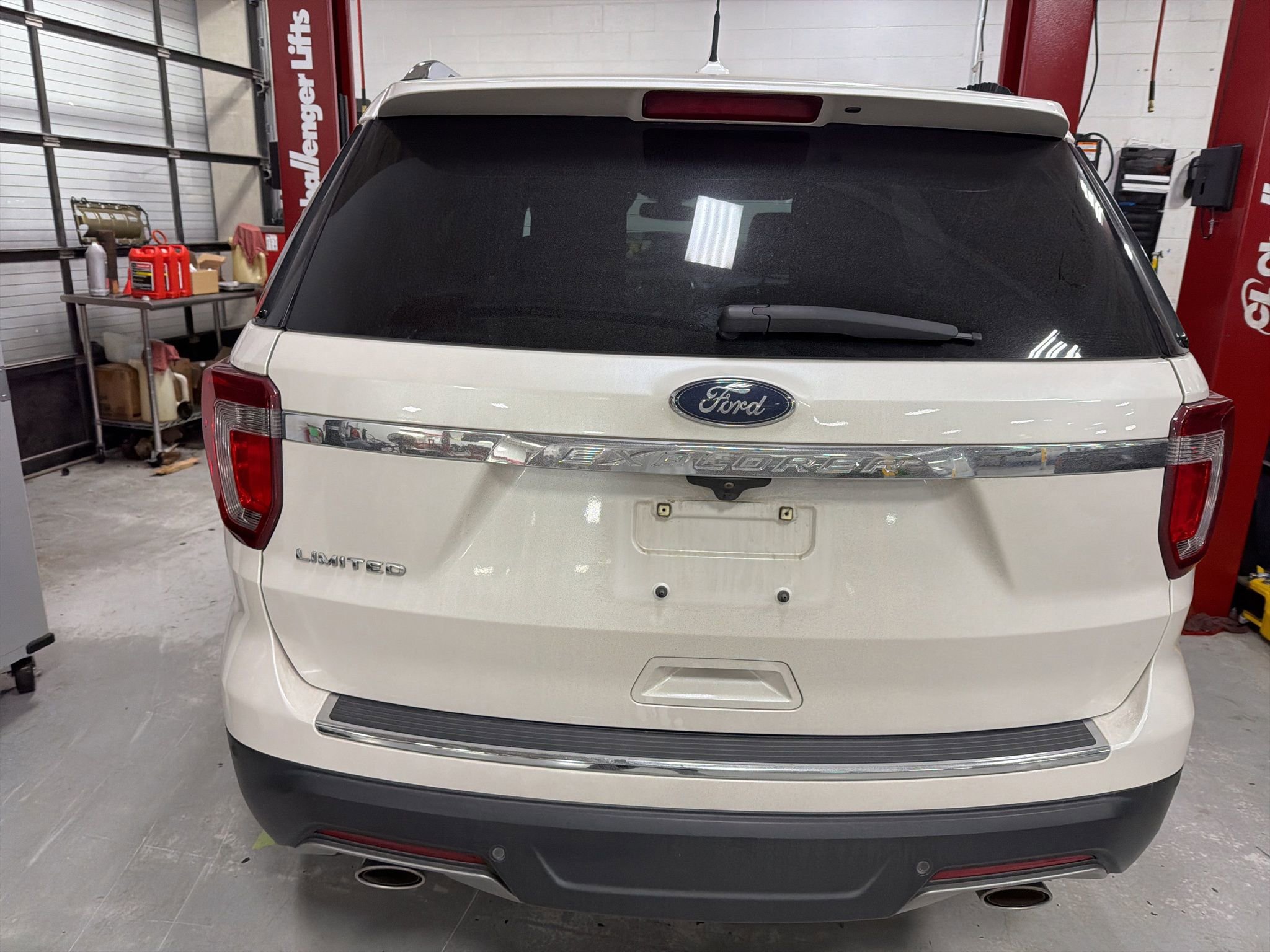 Used 2018 Ford Explorer Limited w/ Ford Safe & Smart Package image 5