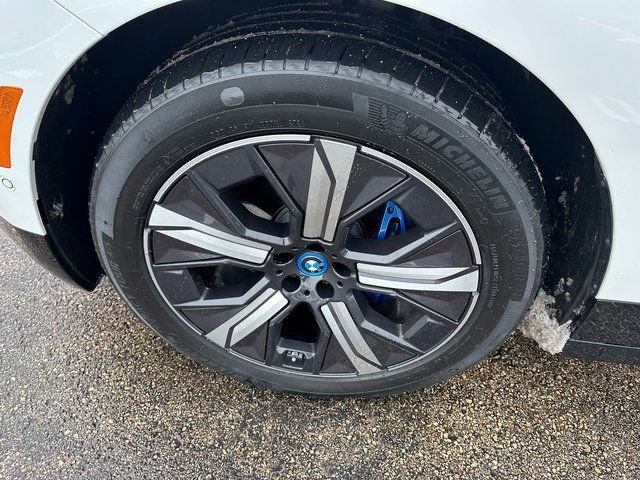 Used 2023 BMW iX xDrive50 w/ Premium Package image 7