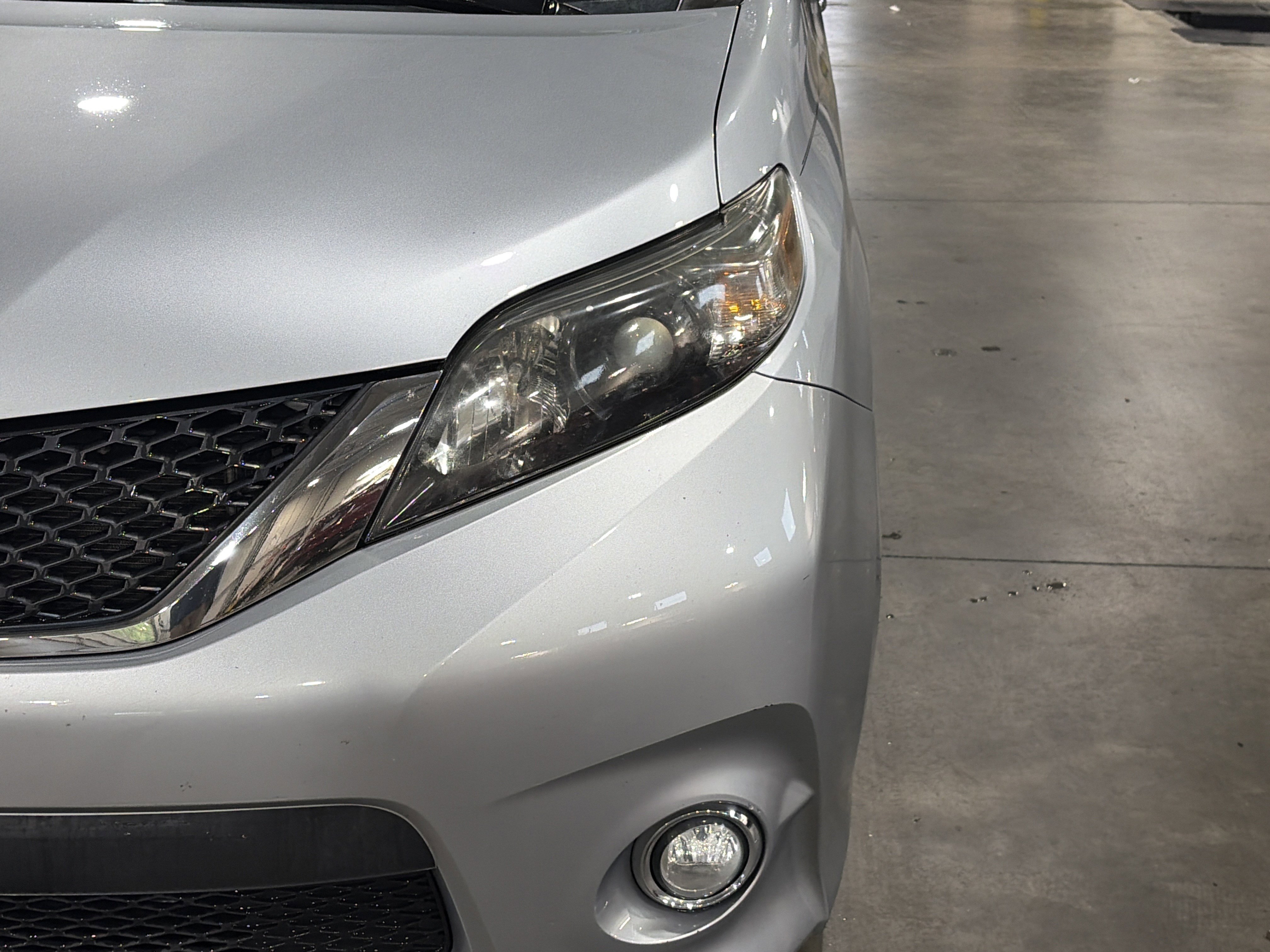 Used 2013 Toyota Sienna SE w/ Premium Pkg w/Entune FWD image 10