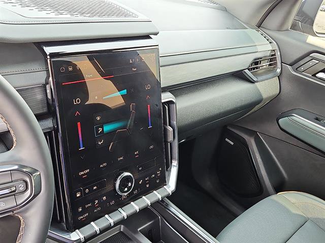 Used 2024 GMC Acadia AT4 w/ Luxury Package image 19