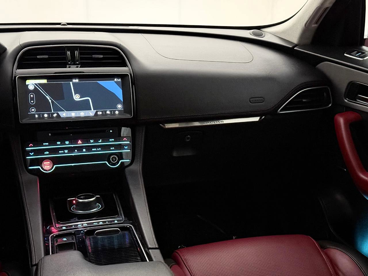 Used 2020 Jaguar F-PACE Checkered Flag image 28