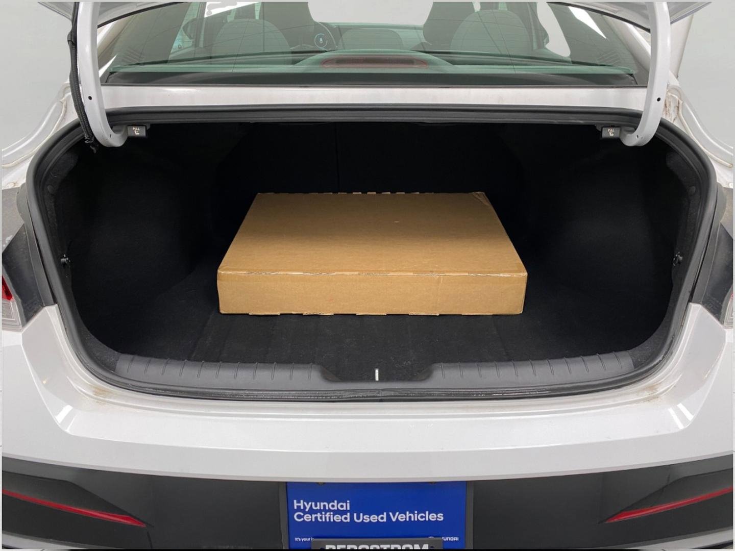 Certified 2024 Hyundai Elantra SEL w/ Convenience Package image 5