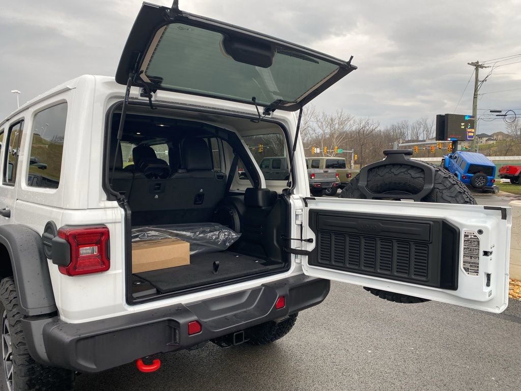New 2026 Jeep Wrangler Unlimited Rubicon w/ Technology Group image 16