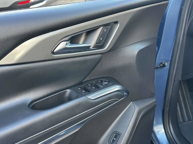 Certified 2025 Chevrolet Traverse LT FWD image 15