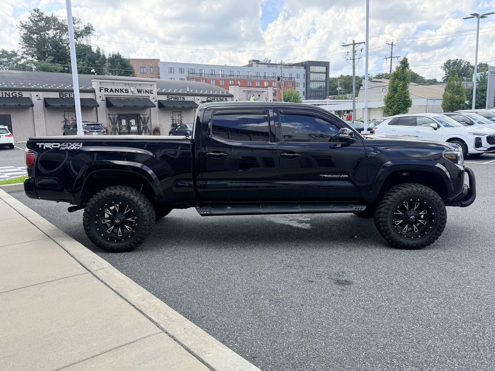 Used 2017 Toyota Tacoma TRD Sport w/ Tow Package AWD/4WD image 7