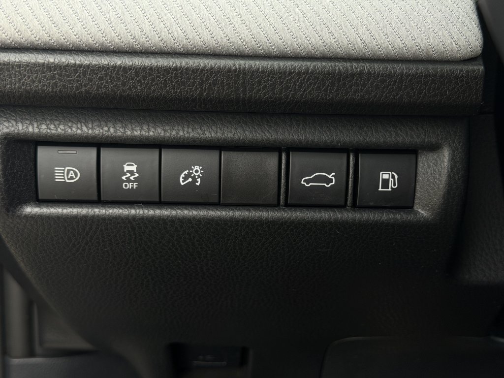 Used 2025 Toyota Camry SE w/ Convenience Package FWD image 23