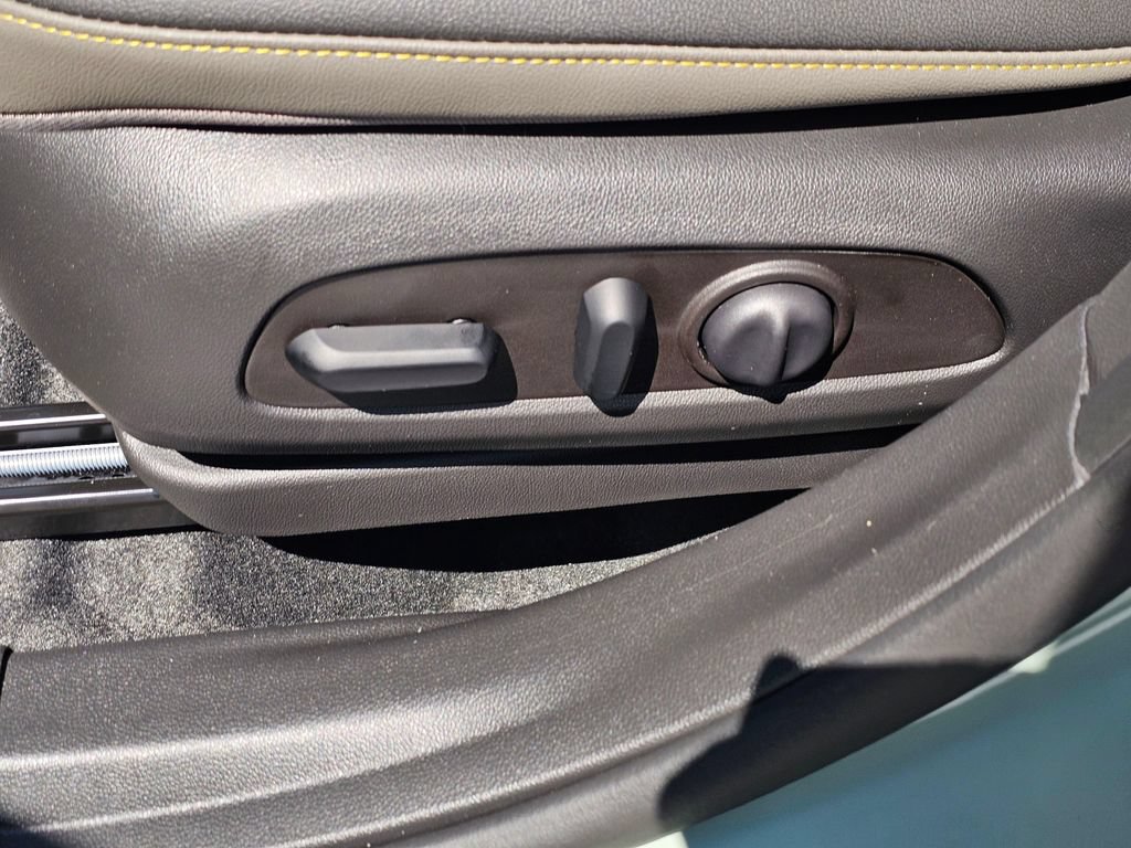 New 2026 Chevrolet Trax ACTIV w/ Sunroof Package FWD image 23