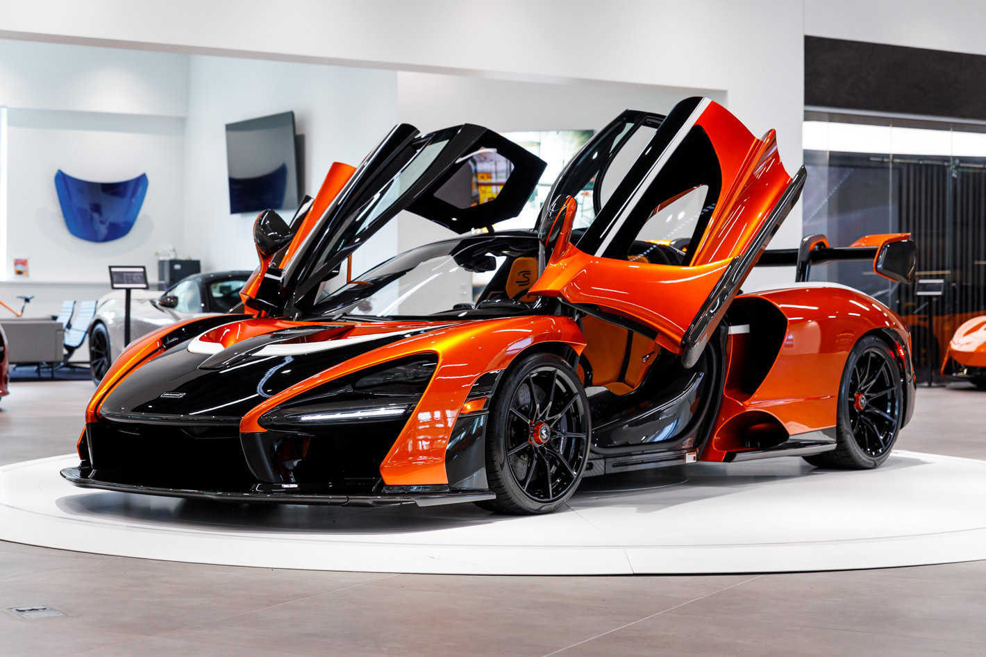 Used 2019 McLaren Senna RWD image 39