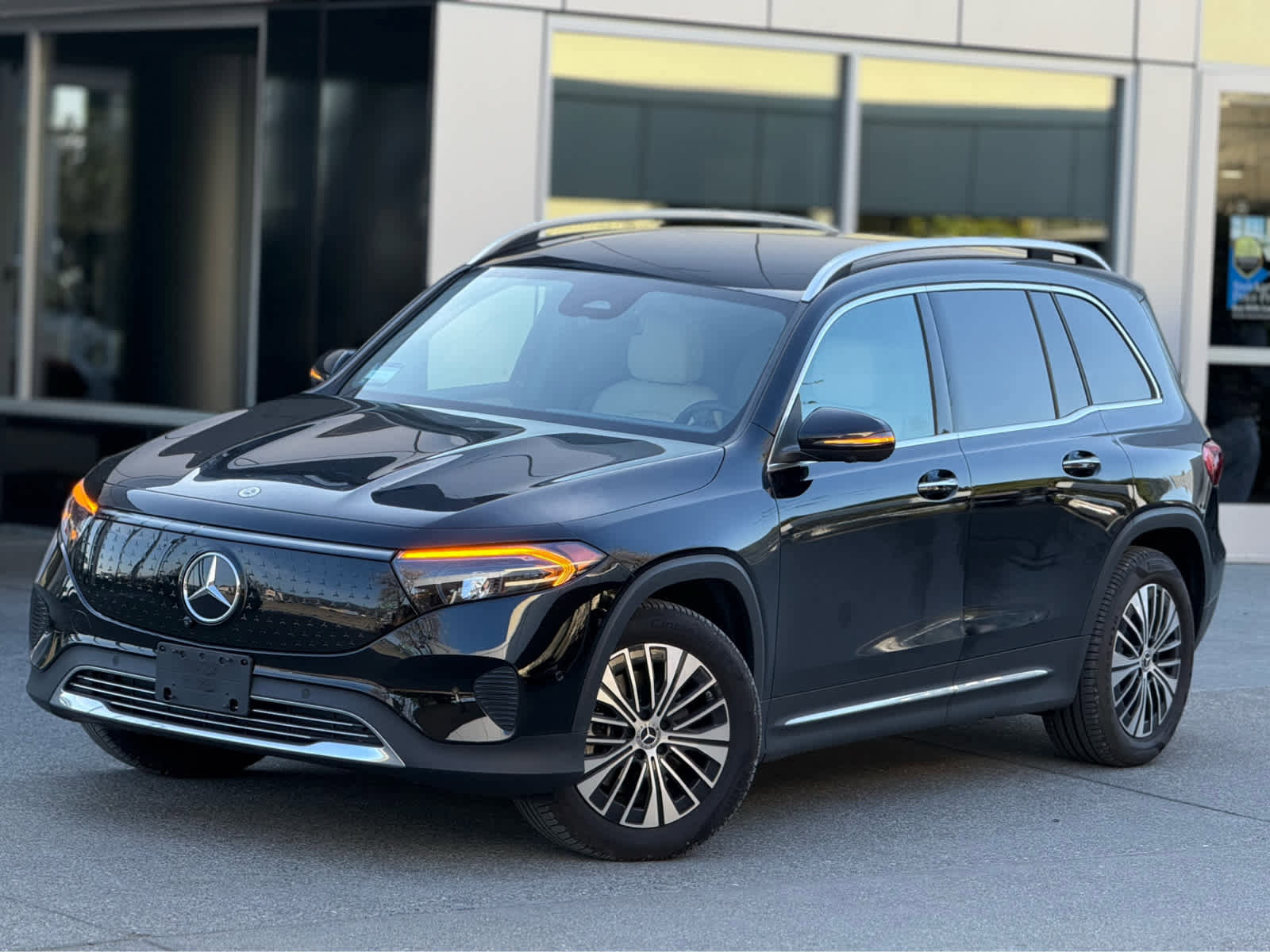 Used 2025 Mercedes-Benz EQB 250+ EQB 250+ image 2