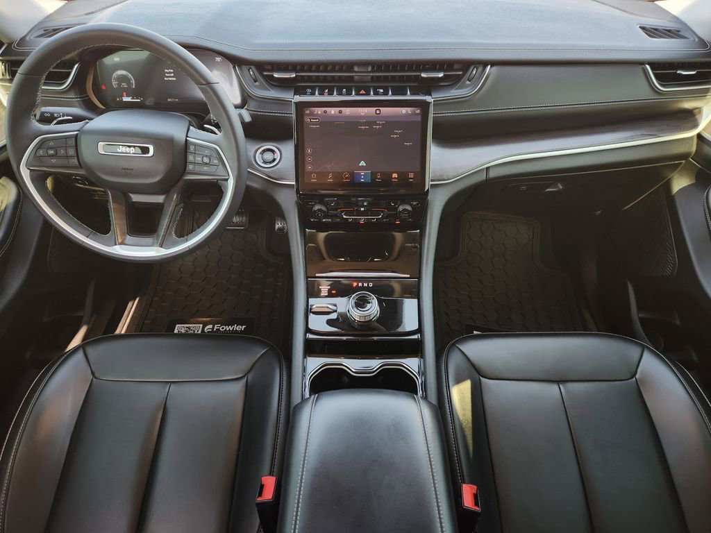 Used 2023 Jeep Grand Cherokee Limited w/ Black Appearance Package image 26