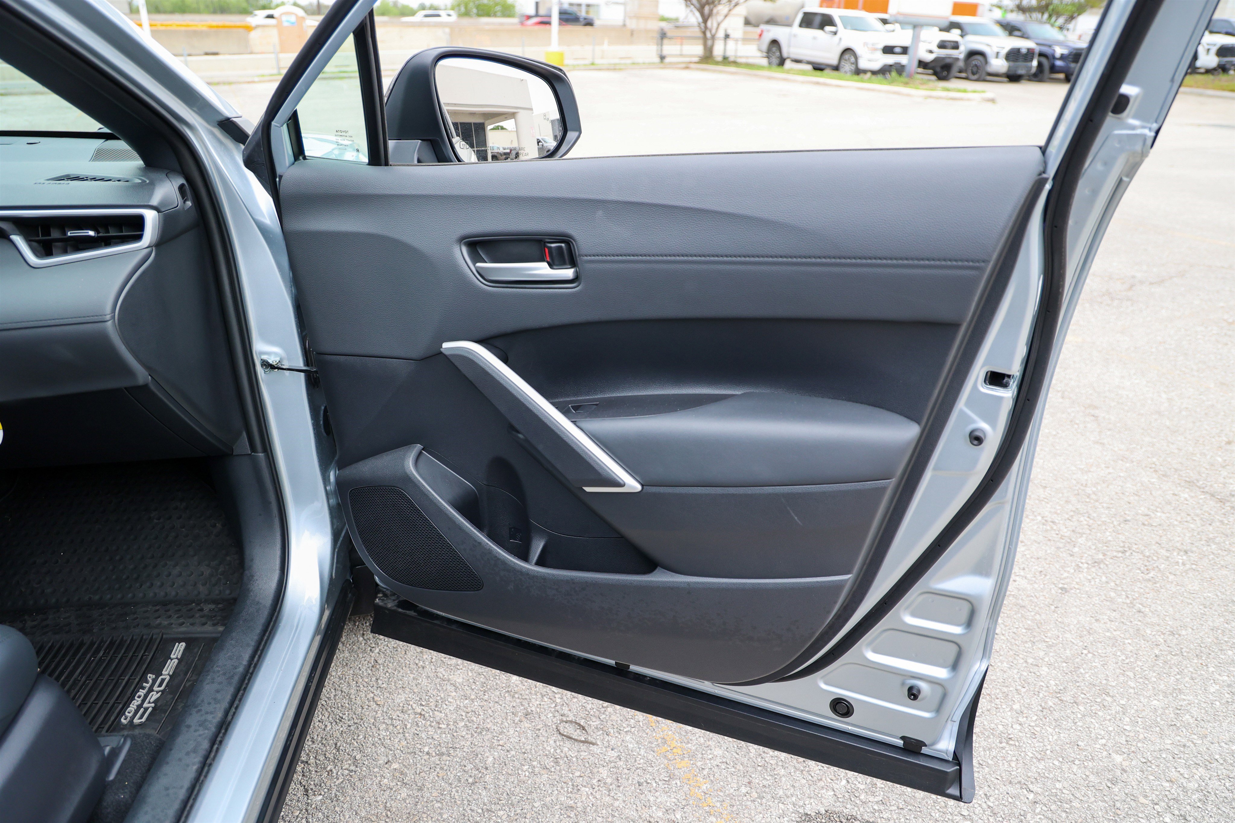 Used 2026 Toyota Corolla Cross XSE w/ Convenience Package image 47