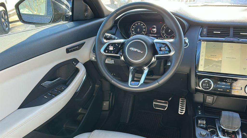Certified 2024 Jaguar E-PACE R-Dynamic SE image 23