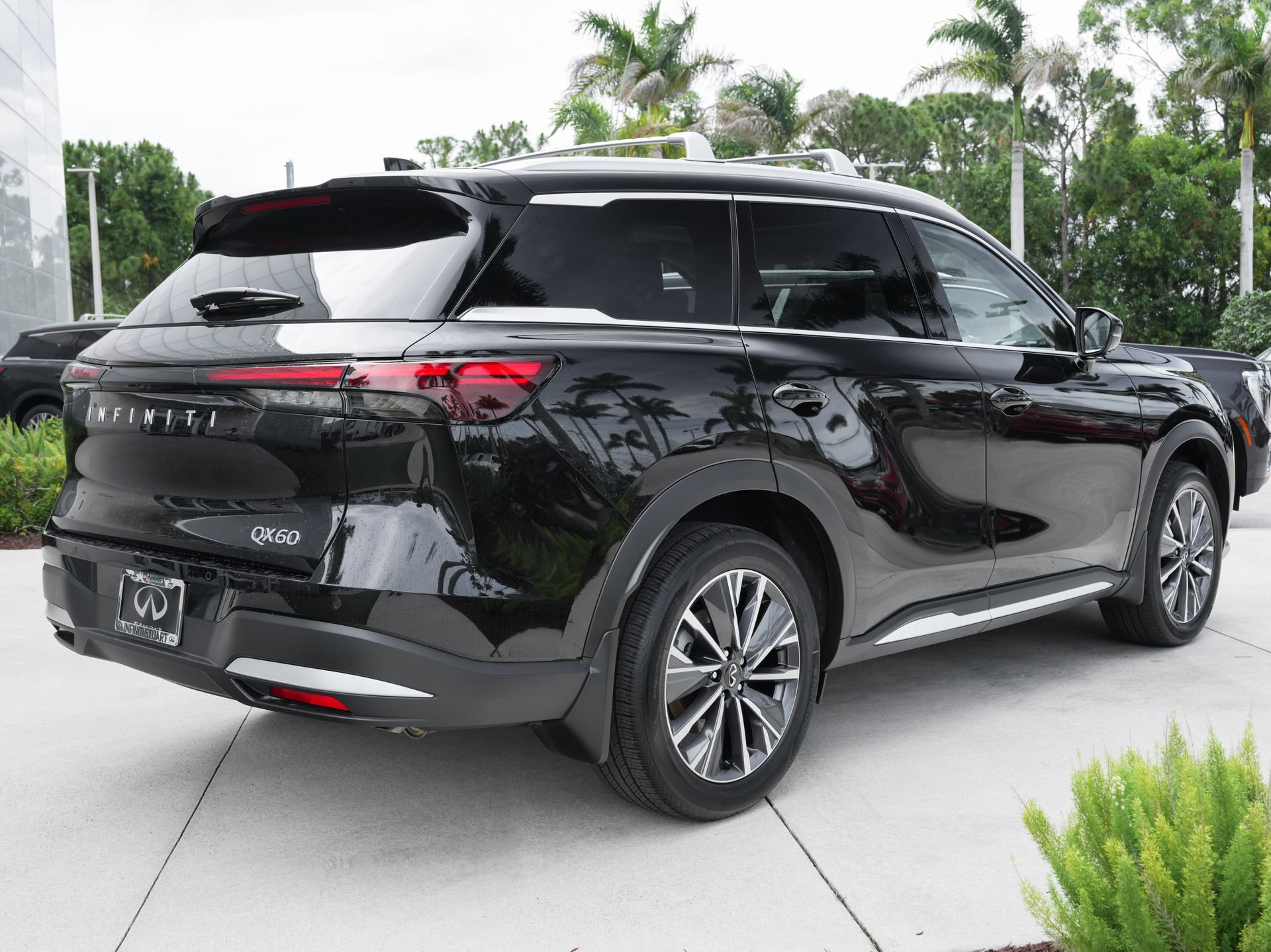 Certified 2026 INFINITI QX60 Luxe w/ Family Package FWD image 24