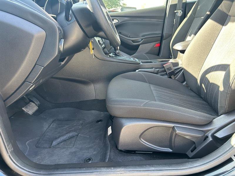 Used 2017 Ford Focus SE image 5