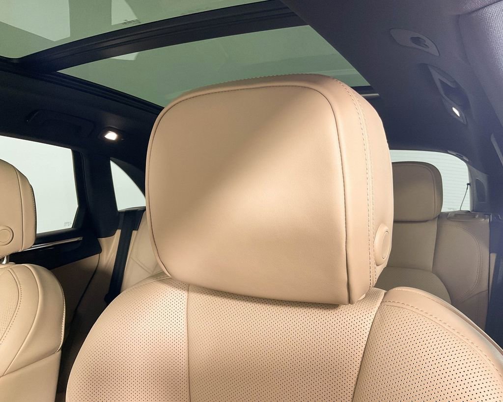 Certified 2025 Porsche Macan AWD/4WD image 16