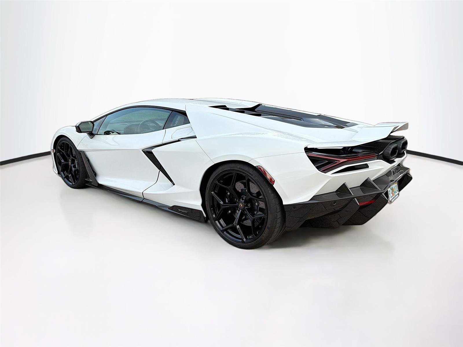 Used 2024 Lamborghini Revuelto image 8