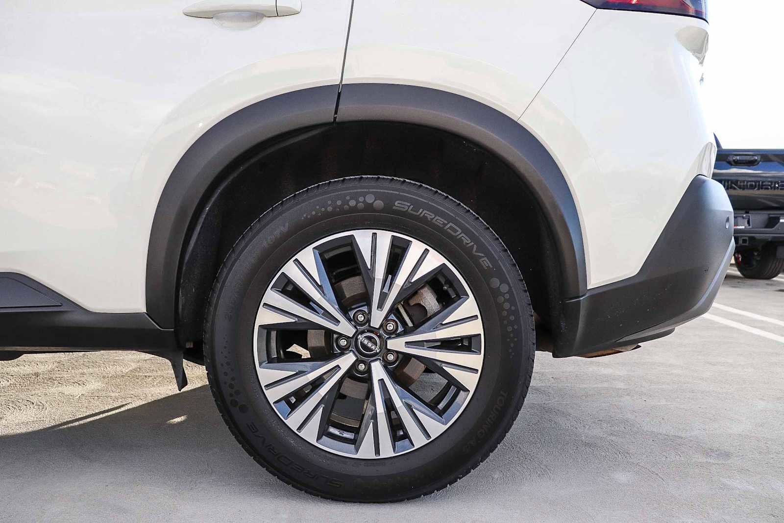 Used 2023 Nissan Rogue SV image 10