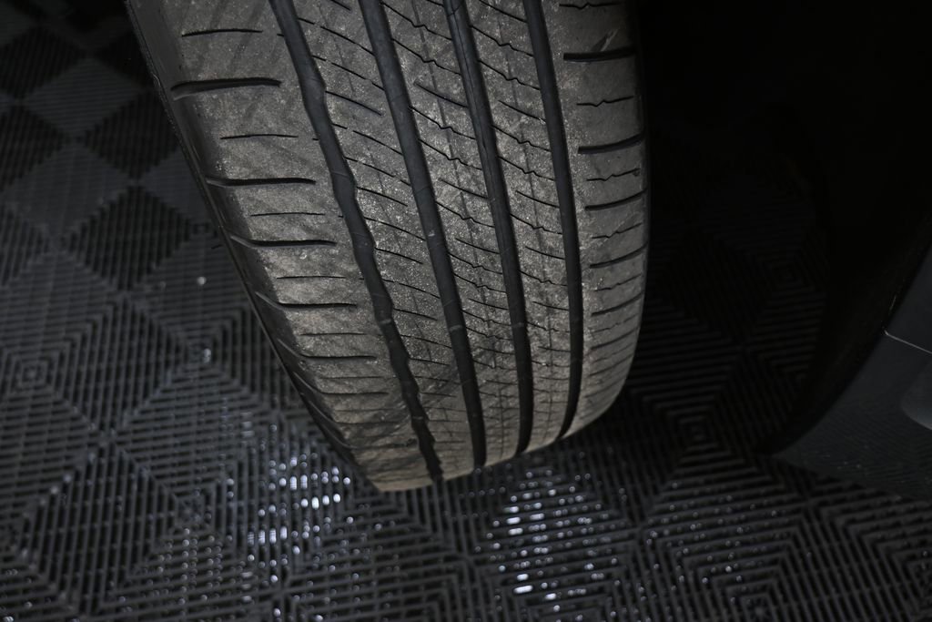 Used 2023 GMC Acadia Denali w/ Denali Technology Package image 30