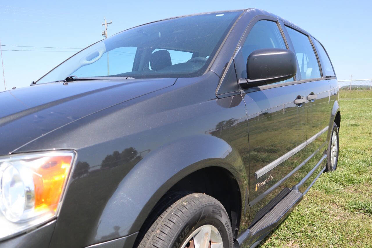Used 2012 Dodge Grand Caravan American Value Package FWD image 19