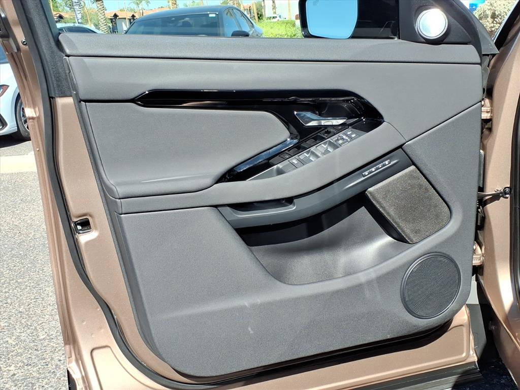 Used 2024 Land Rover Range Rover Evoque Dynamic SE image 19