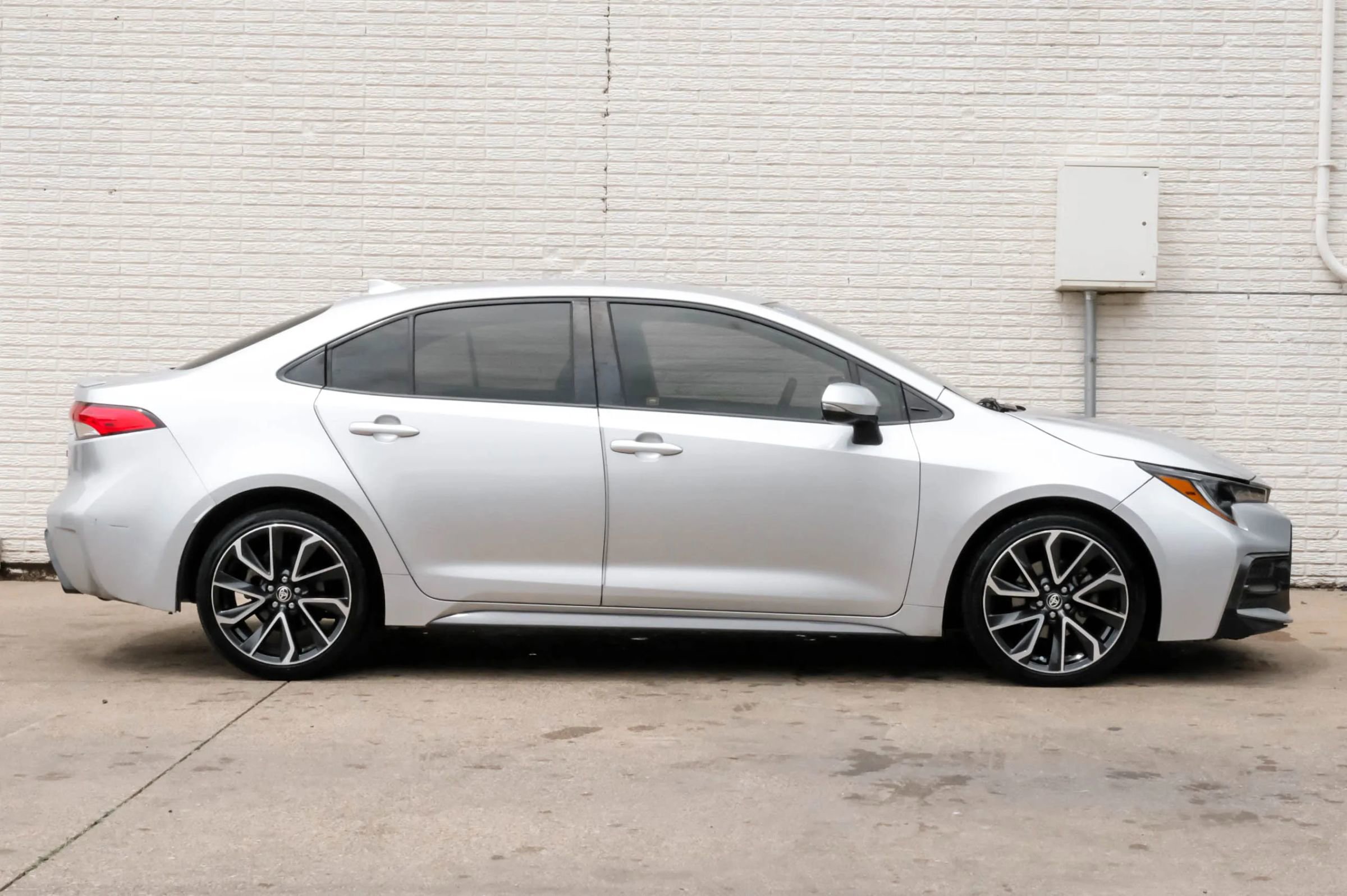 Used 2020 Toyota Corolla SE FWD image 6