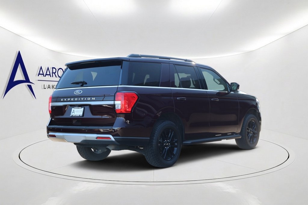 Used 2024 Ford Expedition XLT RWD image 4