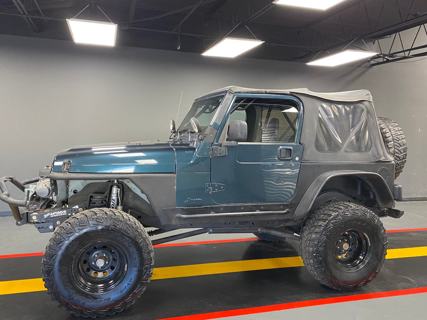 Used 2005 Jeep Wrangler Sport w/ 30" Tire & Wheel Group AWD/4WD image 2